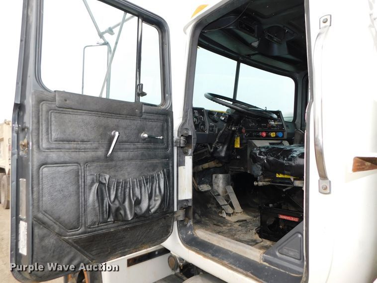 image for item DJ5935 1995 Mack RD690S  water truck