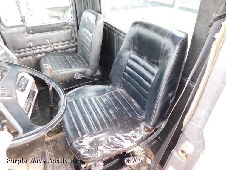 image for item DJ5935 1995 Mack RD690S  water truck