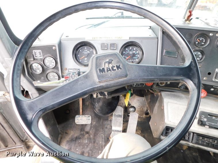 image for item DJ5935 1995 Mack RD690S  water truck