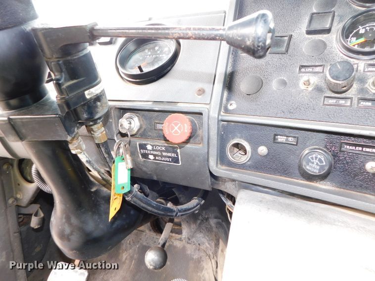 image for item DJ5935 1995 Mack RD690S  water truck