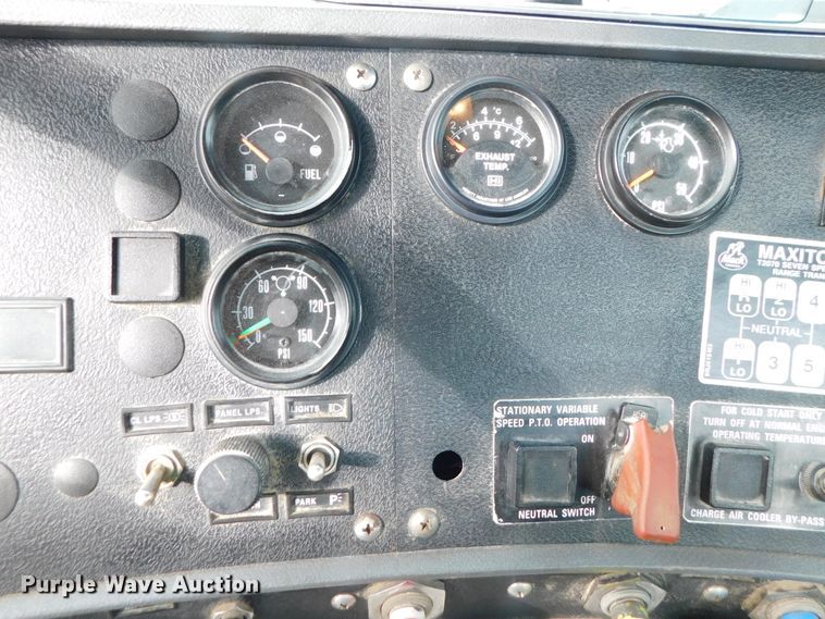 image for item DJ5935 1995 Mack RD690S  water truck