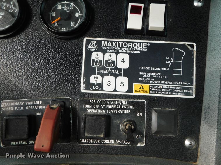 image for item DJ5935 1995 Mack RD690S  water truck