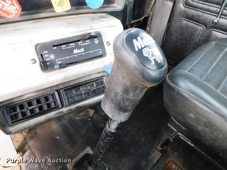 image for item DJ5935 1995 Mack RD690S  water truck