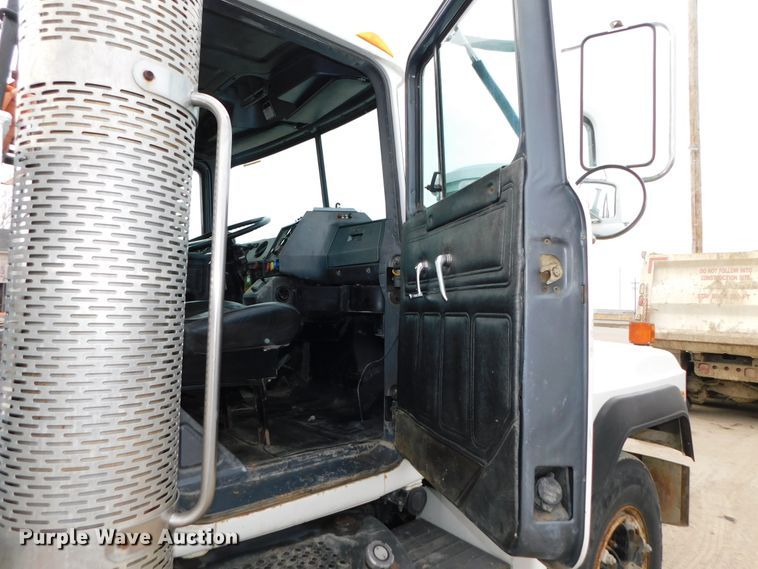 image for item DJ5935 1995 Mack RD690S  water truck