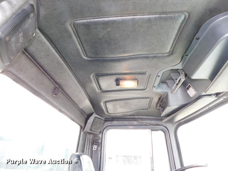 image for item DJ5935 1995 Mack RD690S  water truck