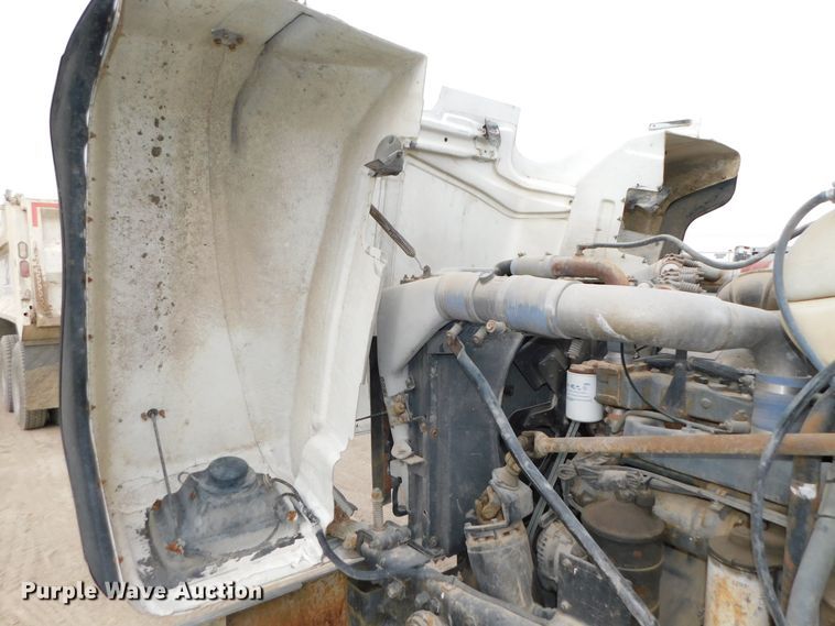 image for item DJ5935 1995 Mack RD690S  water truck