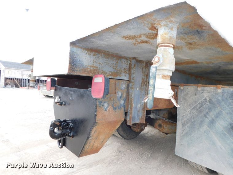 image for item DJ5935 1995 Mack RD690S  water truck