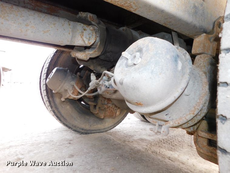 image for item DJ5935 1995 Mack RD690S  water truck