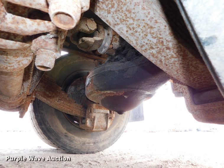 image for item DJ5935 1995 Mack RD690S  water truck