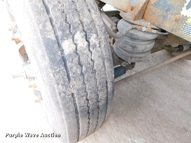 image for item DJ5935 1995 Mack RD690S  water truck