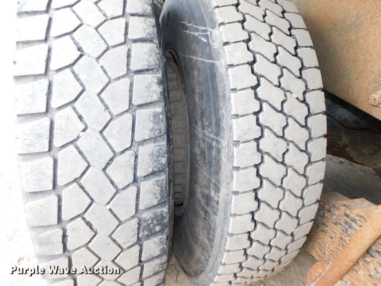 image for item DJ5935 1995 Mack RD690S  water truck