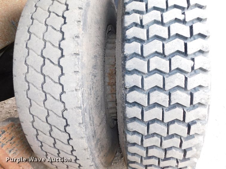 image for item DJ5935 1995 Mack RD690S  water truck