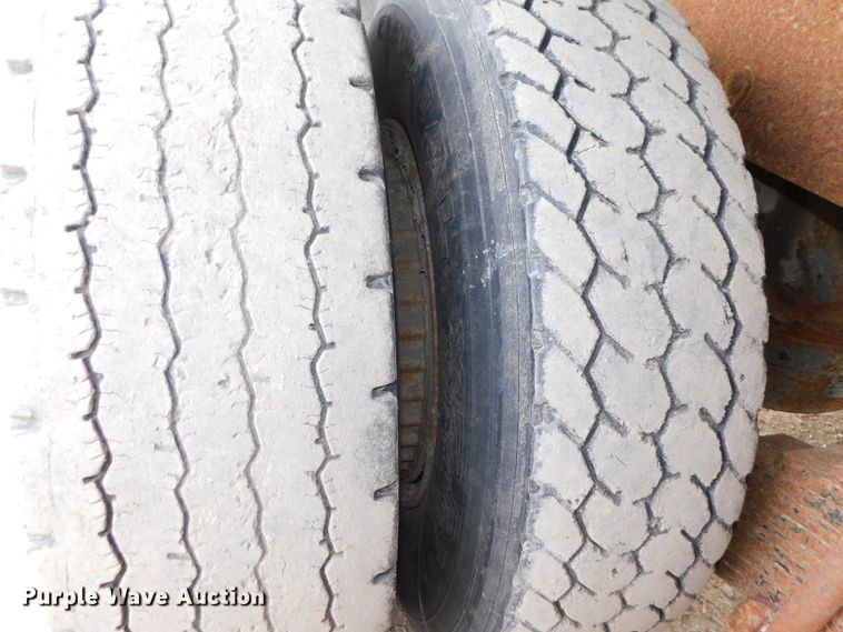 image for item DJ5935 1995 Mack RD690S  water truck