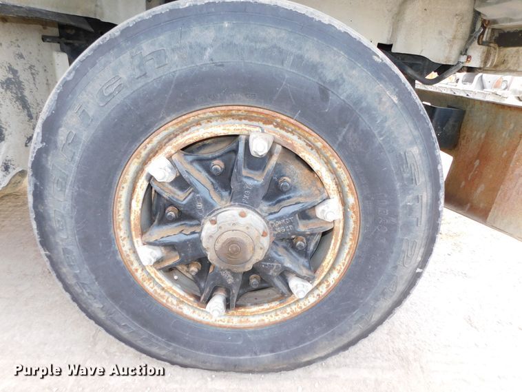 image for item DJ5935 1995 Mack RD690S  water truck