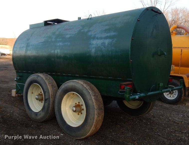 image for item DJ6031 Water tank trailer