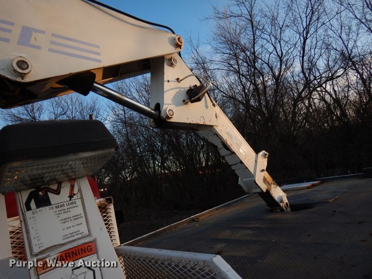 image for item DJ6032 2005 Sterling L-Line  crane truck