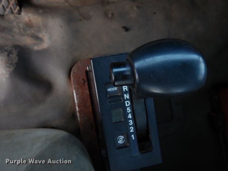 image for item DJ6032 2005 Sterling L-Line  crane truck