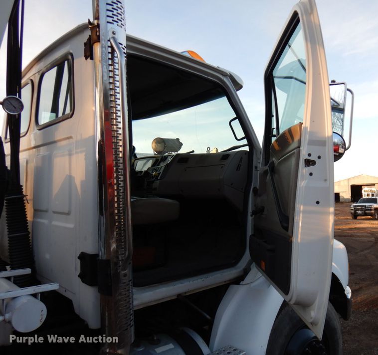 image for item DJ6032 2005 Sterling L-Line  crane truck