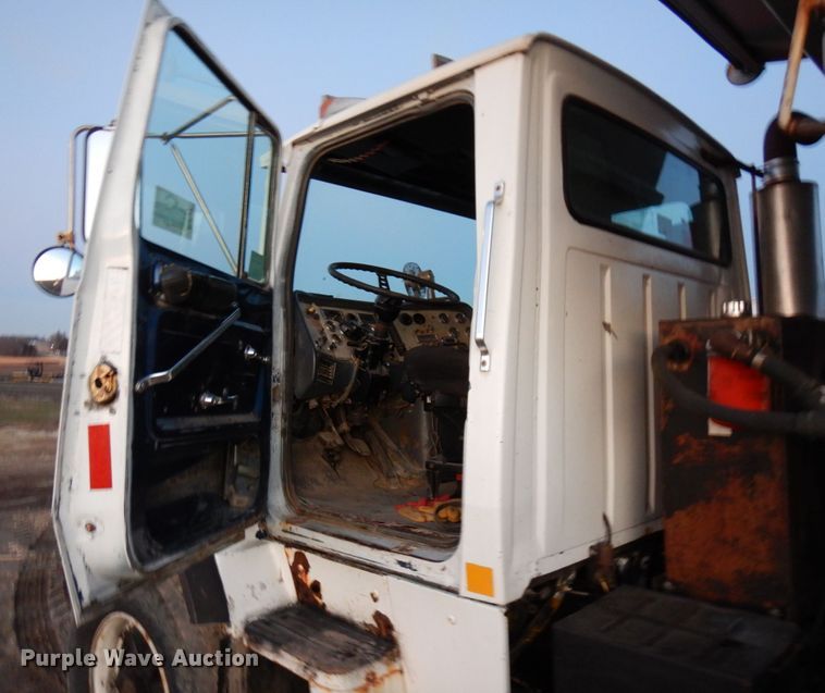 image for item DJ6033 1994 Ford L9000  rock slinger truck