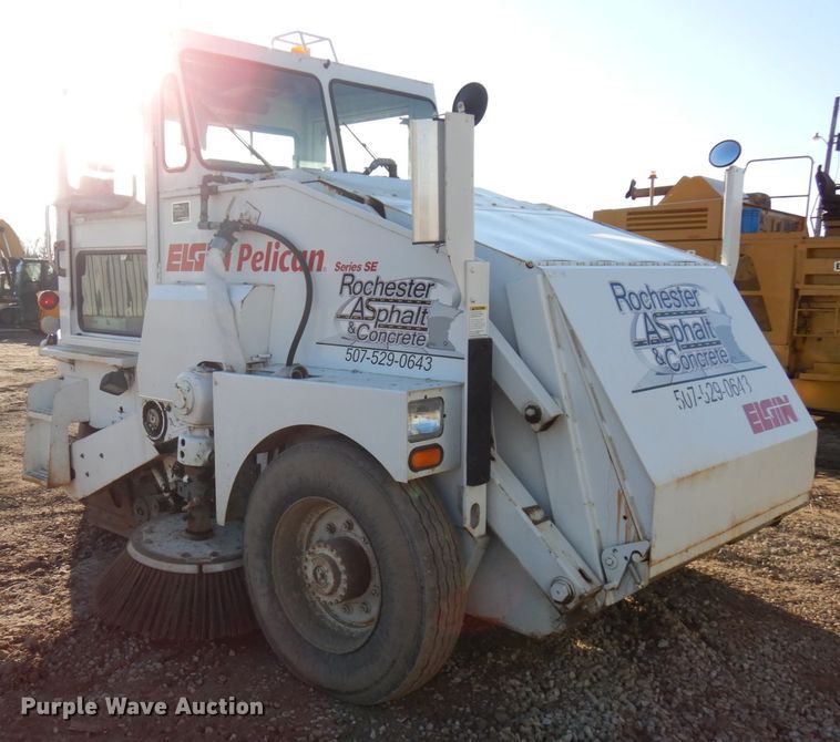 image for item DJ6034 1989 Elgin Pelican  street sweeper