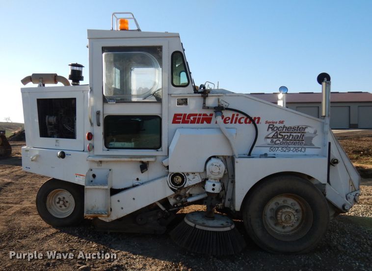image for item DJ6034 1989 Elgin Pelican  street sweeper