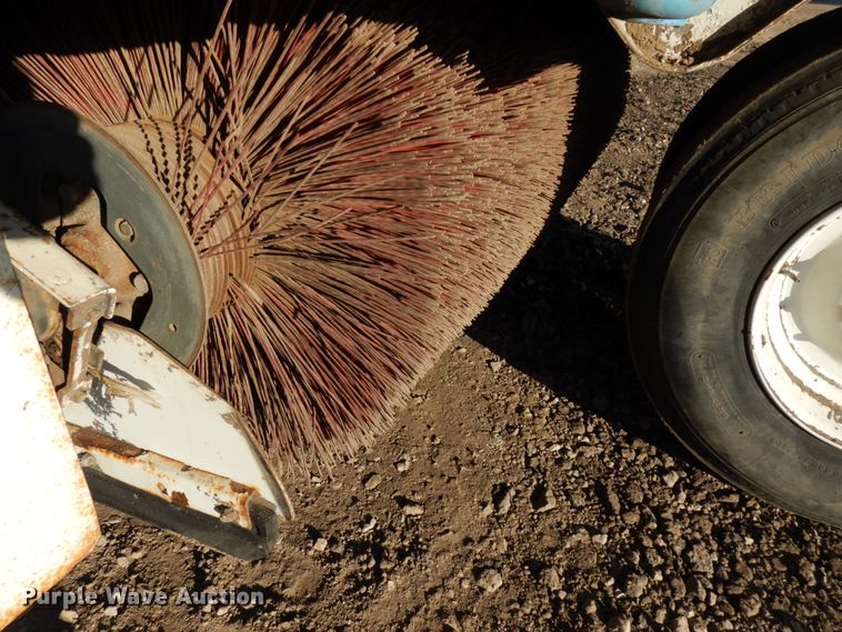 image for item DJ6034 1989 Elgin Pelican  street sweeper