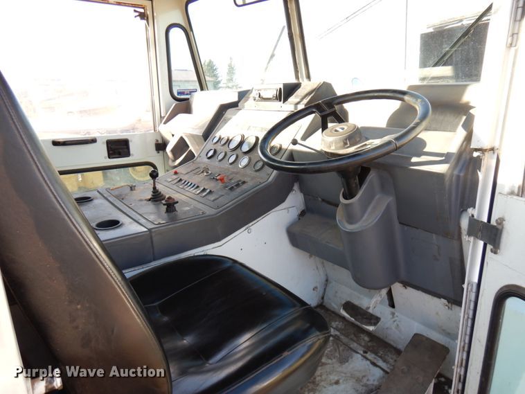 image for item DJ6034 1989 Elgin Pelican  street sweeper