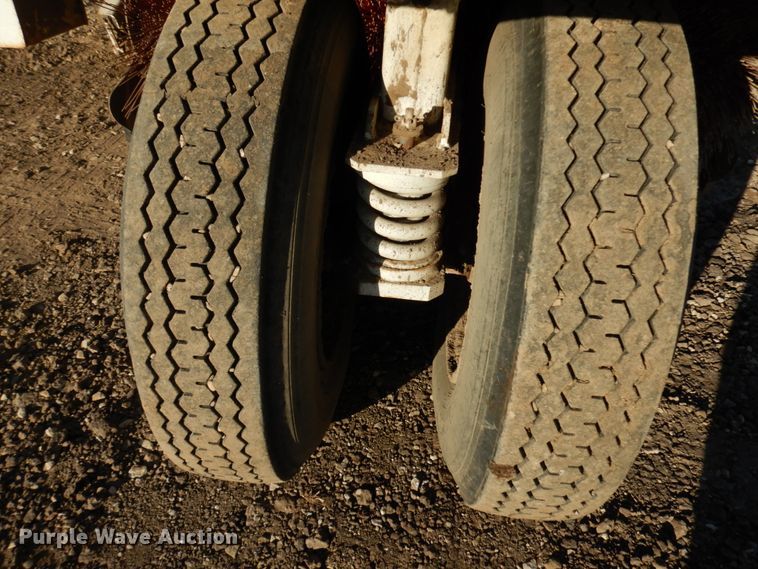 image for item DJ6034 1989 Elgin Pelican  street sweeper