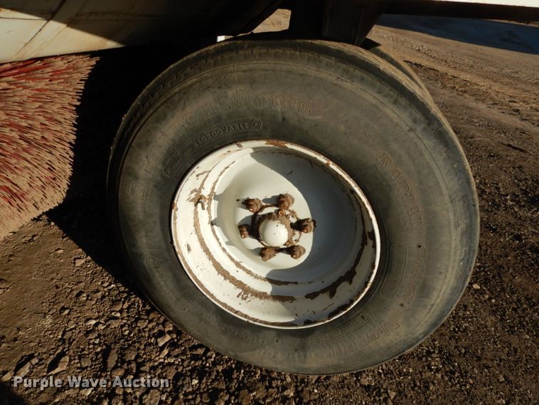 image for item DJ6034 1989 Elgin Pelican  street sweeper