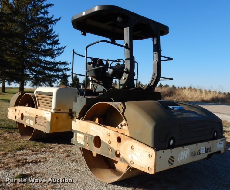 image for item DJ6042 Ingersoll Rand DD-118HFA  vibratory double drum roller