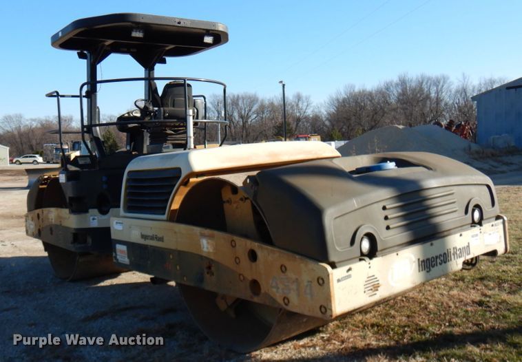 image for item DJ6042 Ingersoll Rand DD-118HFA  vibratory double drum roller