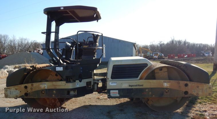 image for item DJ6042 Ingersoll Rand DD-118HFA  vibratory double drum roller