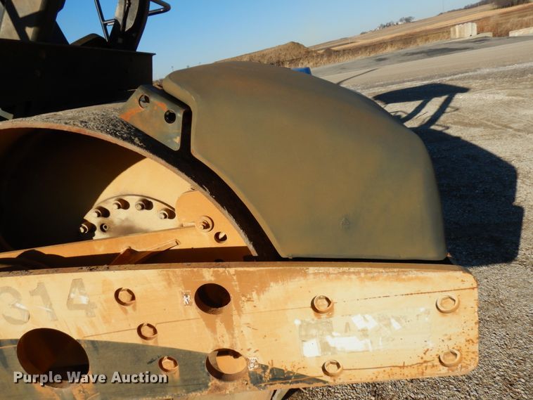 image for item DJ6042 Ingersoll Rand DD-118HFA  vibratory double drum roller