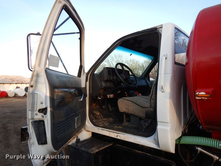 image for item DJ6049 1995 GMC TopKick  water truck