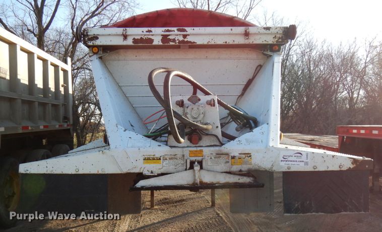 image for item DJ6053 2001 Red River live bottom trailer