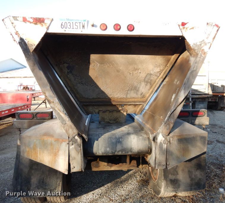 image for item DJ6053 2001 Red River live bottom trailer