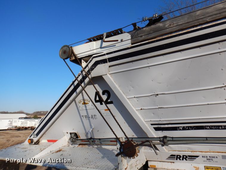 image for item DJ6053 2001 Red River live bottom trailer