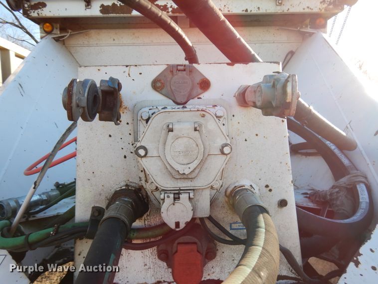 image for item DJ6053 2001 Red River live bottom trailer