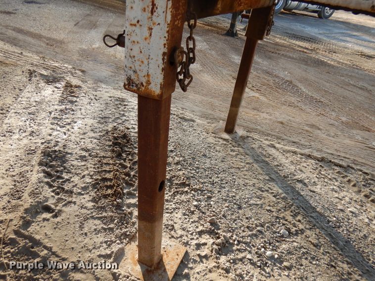 image for item DJ6053 2001 Red River live bottom trailer