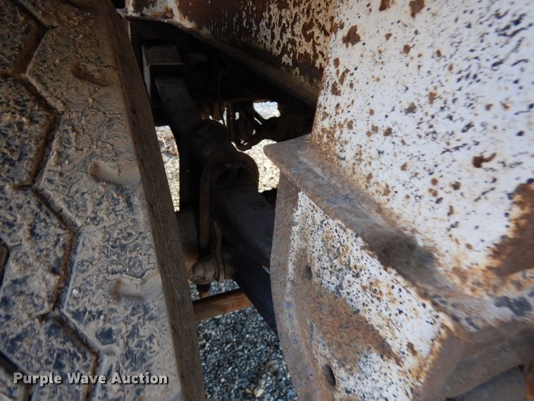 image for item DJ6053 2001 Red River live bottom trailer