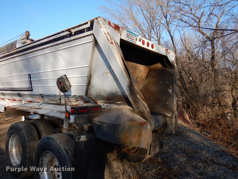 image for item DJ6053 2001 Red River live bottom trailer