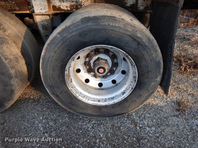 image for item DJ6053 2001 Red River live bottom trailer