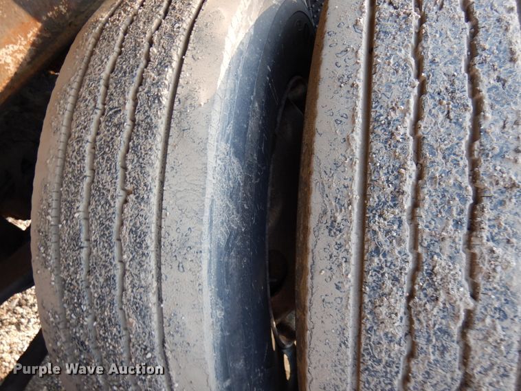 image for item DJ6053 2001 Red River live bottom trailer