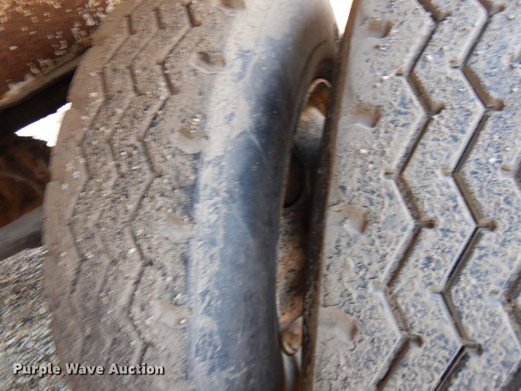 image for item DJ6053 2001 Red River live bottom trailer