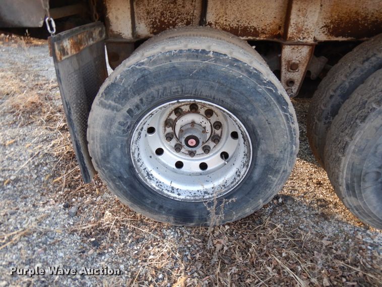 image for item DJ6053 2001 Red River live bottom trailer