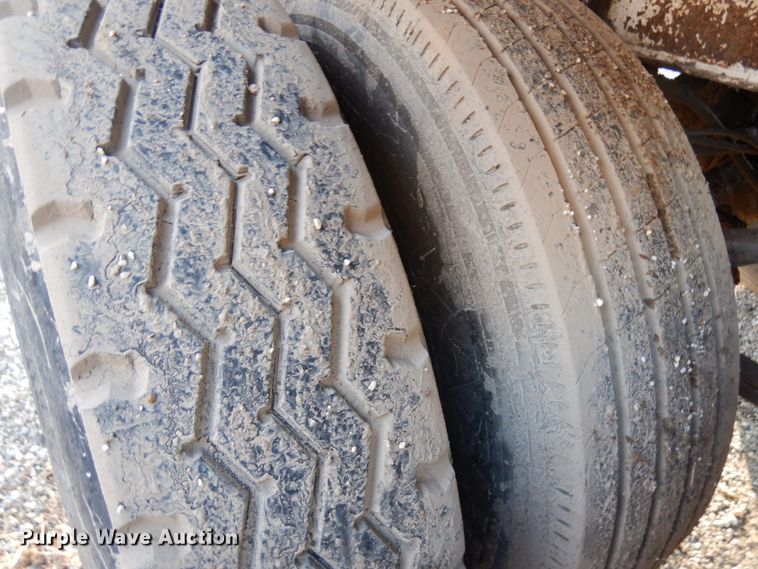 image for item DJ6053 2001 Red River live bottom trailer