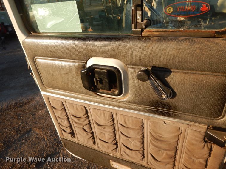 image for item DJ7286 2000 Mack CH600GK  semi truck