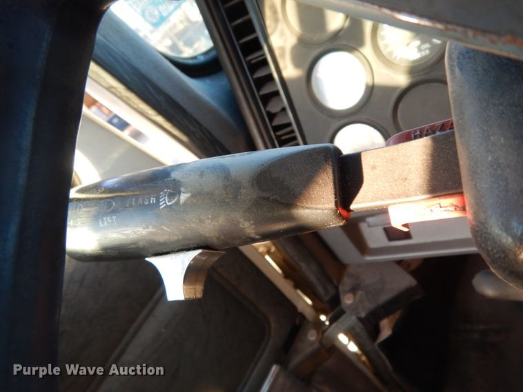 image for item DJ7286 2000 Mack CH600GK  semi truck