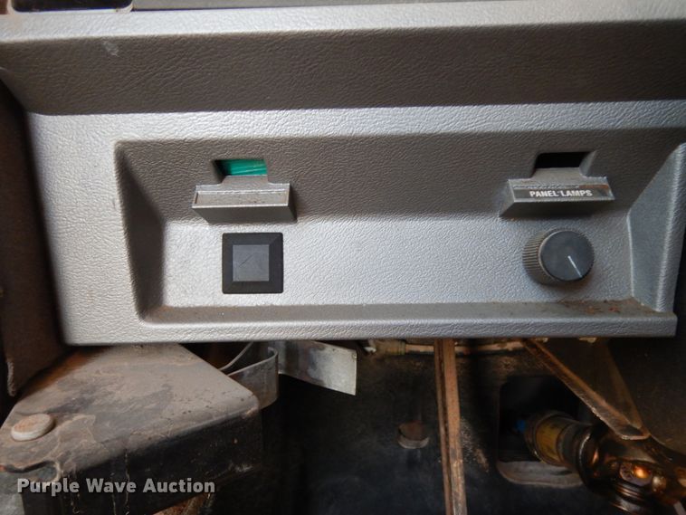 image for item DJ7286 2000 Mack CH600GK  semi truck