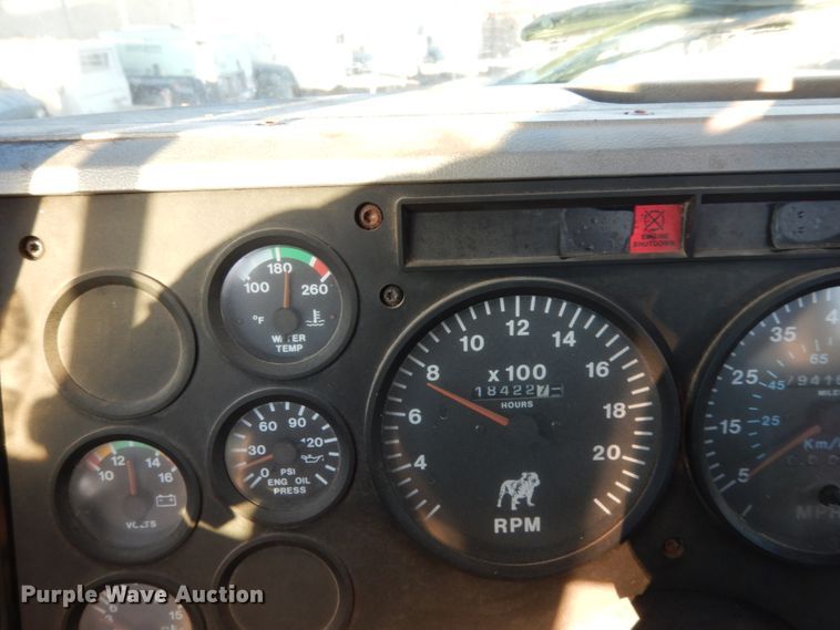 image for item DJ7286 2000 Mack CH600GK  semi truck